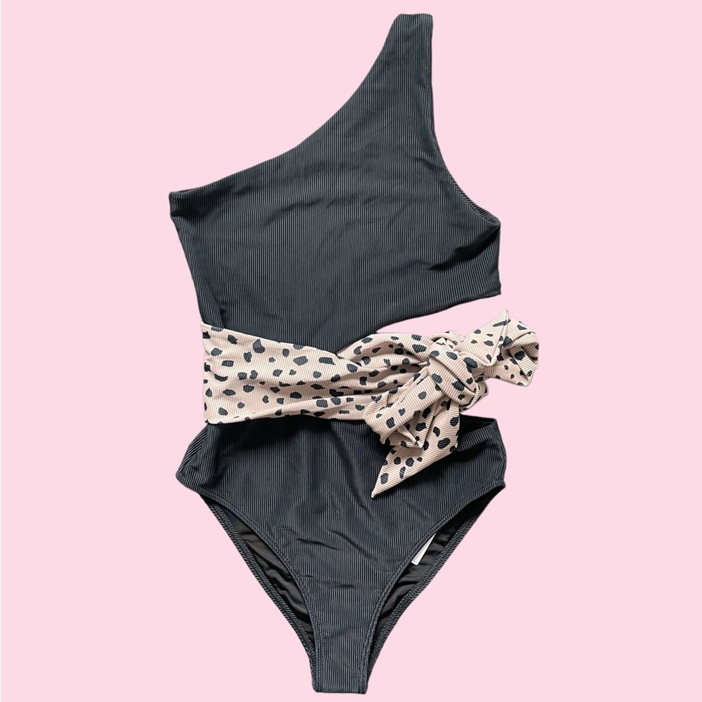 NWT BEACH RIOT Carlie One Piece in Taupe Spot - Picture 3 of 6